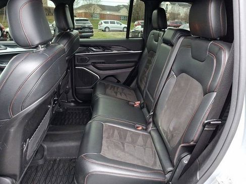 Used 2022 Jeep Grand Cherokee Trailhawk AWD/4WD image 13