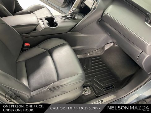 Used 2023 Toyota Venza XLE image 46