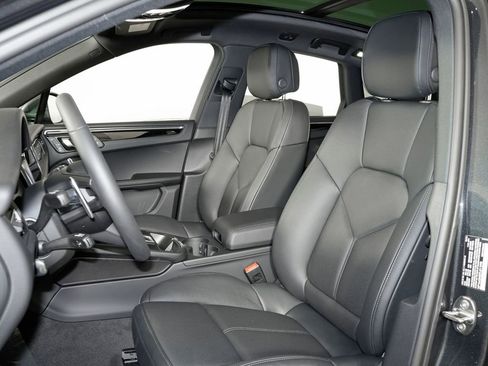 New 2026 Porsche Macan image 5