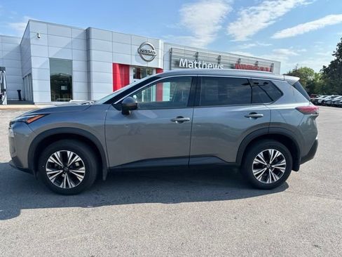 Used 2021 Nissan Rogue SV w/ Premium Package AWD/4WD image 2
