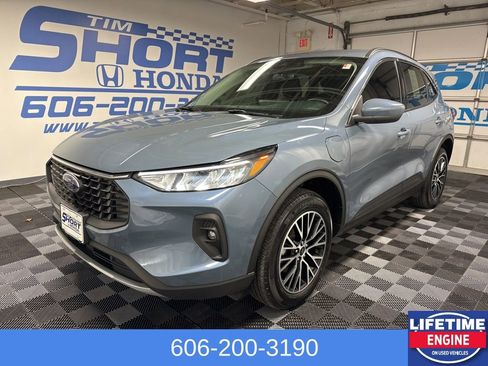 Used 2024 Ford Escape SE image 1
