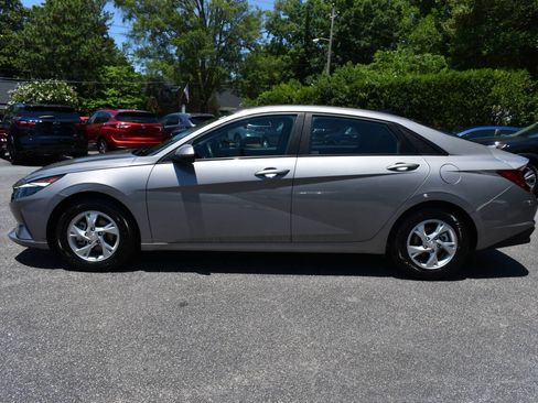 Used 2023 Hyundai Elantra SE FWD image 4