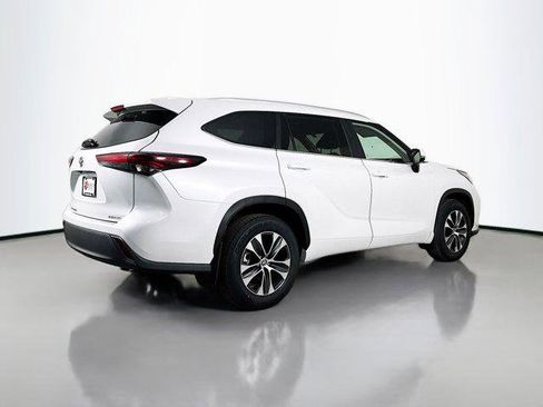 Certified 2024 Toyota Highlander XLE AWD/4WD image 7