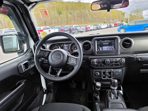 Used 2023 Jeep Gladiator Sport AWD/4WD image 11