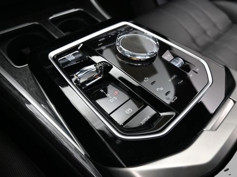 Used 2023 BMW 760i xDrive w/ Executive Package AWD/4WD image 38