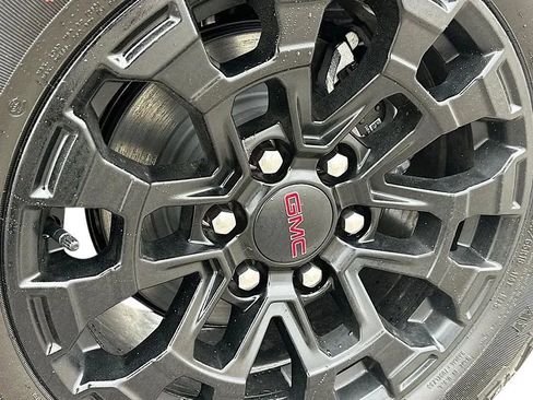 New 2026 GMC Canyon Elevation w/ LPO, Black Badging Package RWD image 32