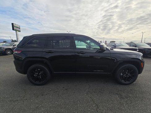 New 2026 Jeep Grand Cherokee Altitude image 2