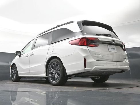 New 2026 Honda Odyssey Touring image 29