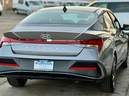 Used 2025 Hyundai Elantra SEL image 5