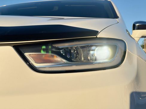 Used 2022 Chrysler Pacifica Limited image 9