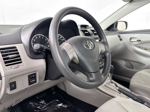 Used 2013 Toyota Corolla LE FWD image 4