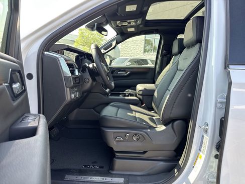 Used 2026 GMC Yukon Denali w/ Sun & Power Step Package AWD/4WD image 16