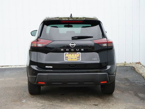 Used 2024 Nissan Rogue S AWD/4WD image 5