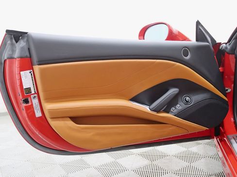 Used 2016 Ferrari California T RWD image 28