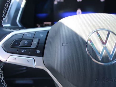 Certified 2023 Volkswagen Tiguan SE R-Line image 13