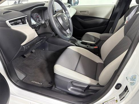 Used 2025 Toyota Corolla LE image 9