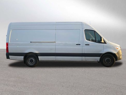 Used 2025 Mercedes-Benz Sprinter 2500 image 2