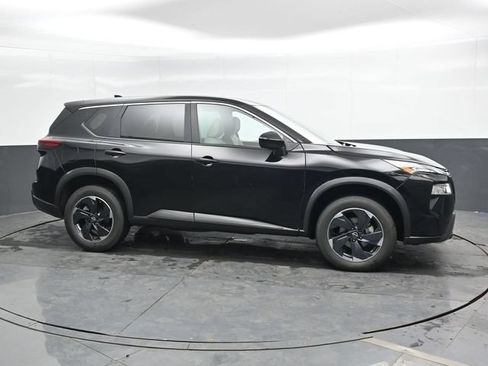 Used 2025 Nissan Rogue SV AWD/4WD image 3