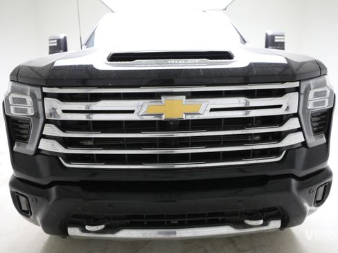 Used 2024 Chevrolet Silverado 2500 High Country w/ Technology Package image 7