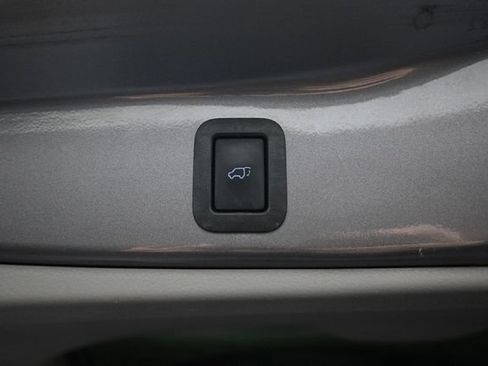 Used 2018 Toyota Highlander XLE AWD/4WD image 37