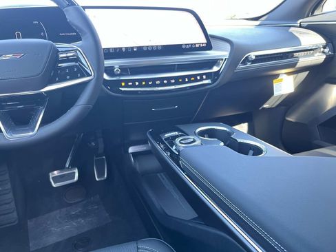 New 2026 Cadillac Lyriq V AWD/4WD image 15