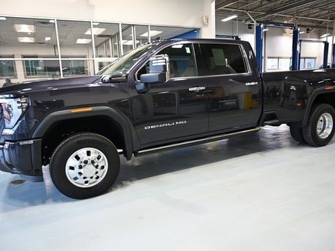 Used 2024 GMC Sierra 3500 Denali Ultimate image 12