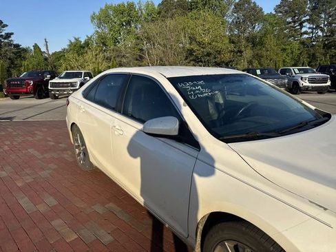Used 2015 Toyota Camry XLE image 18