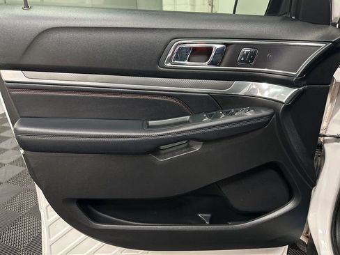 Used 2018 Ford Explorer Sport w/ Equipment Group 401A image 17