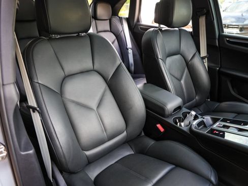 Certified 2023 Porsche Macan AWD/4WD image 38