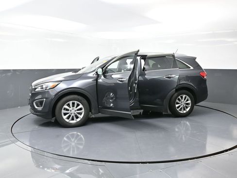 Used 2017 Kia Sorento AWD image 55