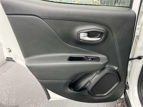 Used 2023 Jeep Renegade Latitude image 22