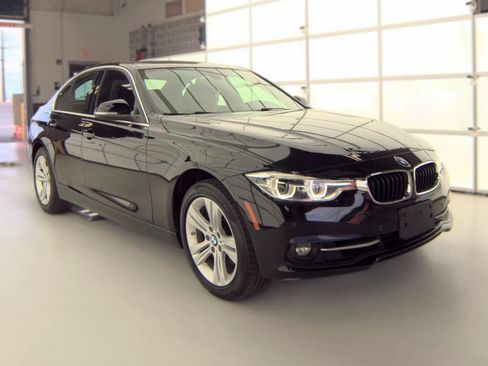 Used 2017 BMW 330i xDrive Sedan w/ Premium Package AWD/4WD image 4