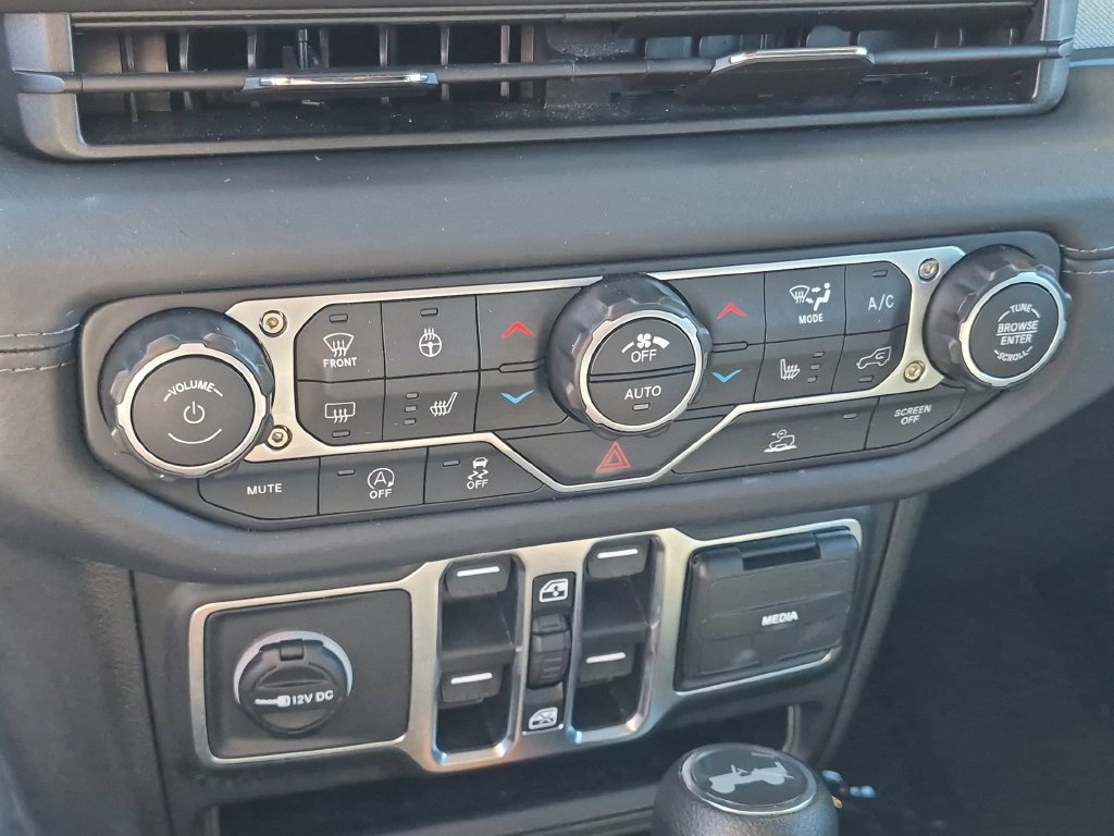 Certified 2026 Jeep Wrangler Unlimited Sahara AWD/4WD image 19
