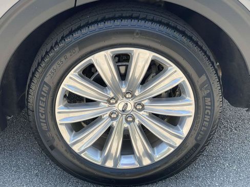 Used 2023 Ford Explorer Limited w/ Limited Technology Package RWD image 9