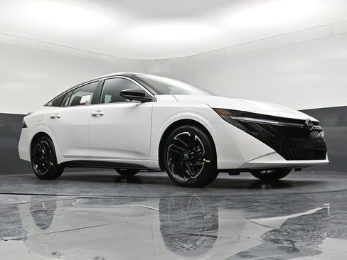 New 2026 Nissan Sentra SR w/ SR Premium Package FWD image 30