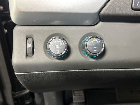 Used 2020 Chevrolet Suburban LT AWD/4WD image 25