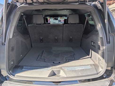 Used 2025 Cadillac Escalade ESV Luxury AWD/4WD image 40