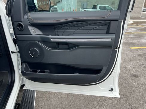 Used 2024 Ford Expedition Platinum image 21