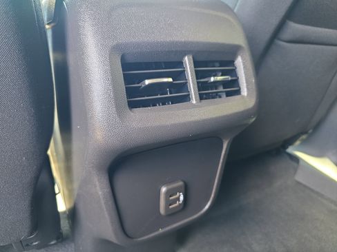 Used 2024 Chevrolet Equinox LT image 18