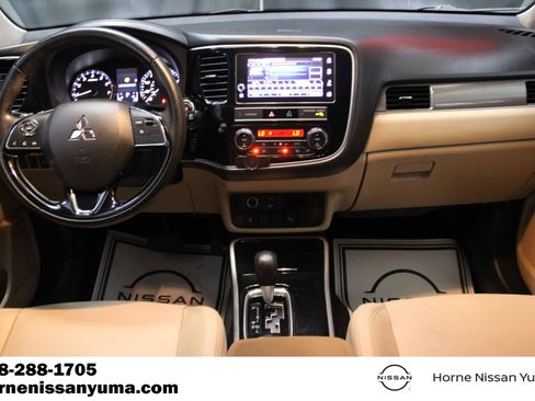 Used 2019 Mitsubishi Outlander FWD image 11