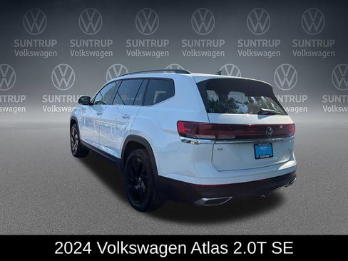 Used 2024 Volkswagen Atlas SE w/ Panoramic Sunroof Package FWD image 3