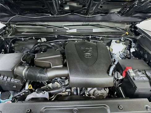 Used 2023 Toyota Tacoma TRD Off-Road image 9