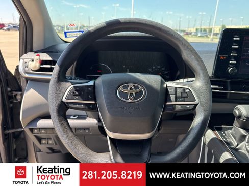 Used 2021 Toyota Sienna LE FWD image 15