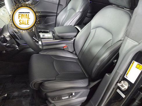 Used 2024 Audi Q8 Prestige w/ Prestige Package image 16