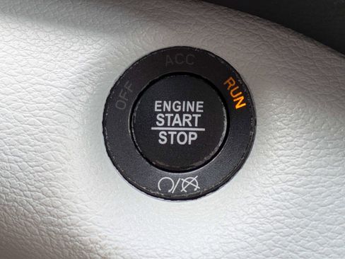 Used 2021 Jeep Cherokee Limited image 28