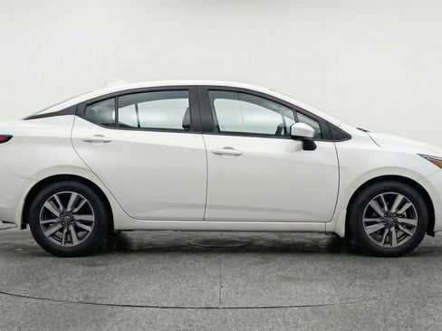 Used 2025 Nissan Versa SV FWD image 11