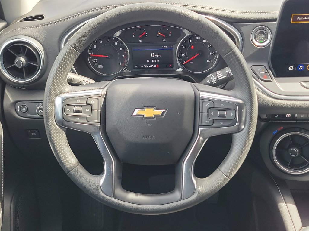 Used 2025 Chevrolet Blazer LT FWD image 13