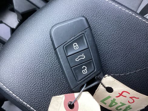 Used 2022 Volkswagen Taos S AWD/4WD image 32