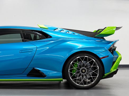 Used 2022 Lamborghini Huracan STO RWD image 28