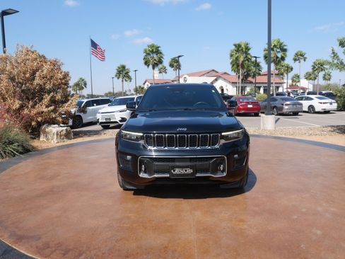 Used 2022 Jeep Grand Cherokee Overland w/ Luxury Tech Group IV image 6